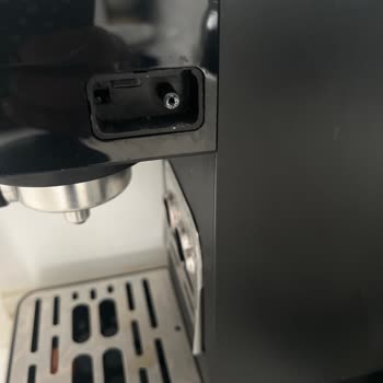 Arçelik Espresso Makinesi Süt Haznesi Kırıldı, Garanti Kapsamında Değişim Talebi