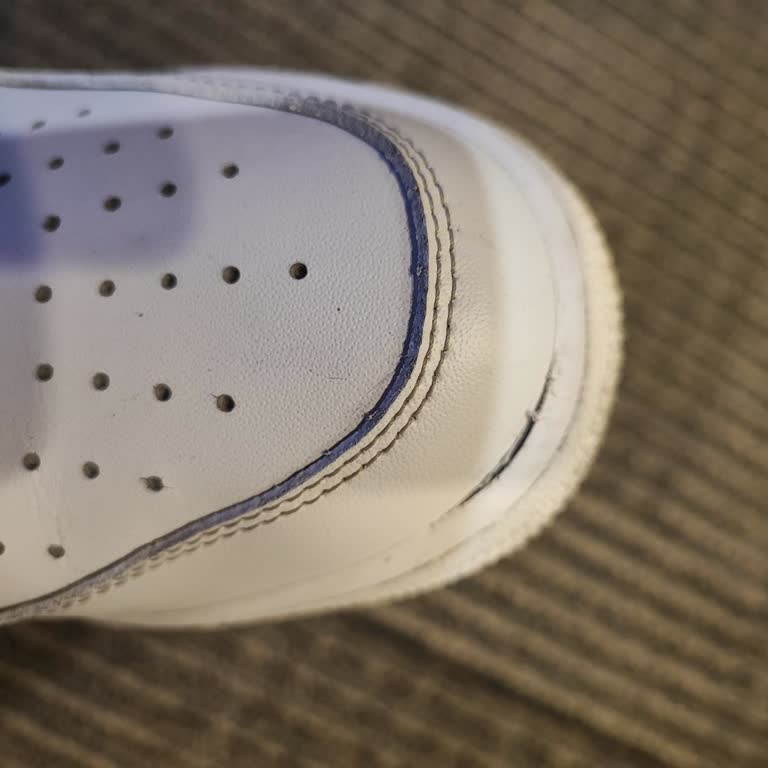 Kısa Sürede Deforme Olan Ayakkabı Ve Orijinallik Şüphesi