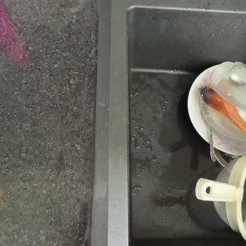 Yeni Alınan Granit Eviyede Kalıcı Lekeler Ve Değişim Reddi