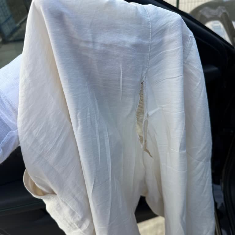 Keten Pantolonun Dikişleri İlk Giyimde Açıldı, Müşteri Hizmetleri Yardımcı Olmadı