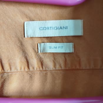 Persil Farbwaschmittel hinterlässt Flecken und bleicht Hemd aus