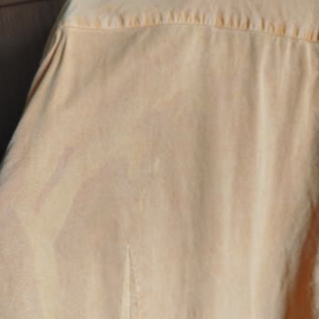 Persil Farbwaschmittel hinterlässt Flecken und bleicht Hemd aus