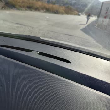 Eksik Asfaltlama Nedeniyle Araç Ve Yaya Güvenliği Tehlikede