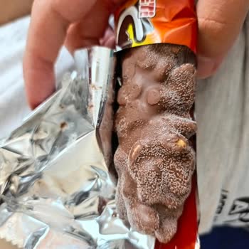 Çikolatada Beyaz Yabancı Maddeler Ve Rahatsızlık Hissi