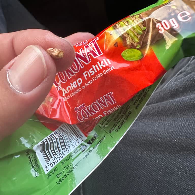 Ülker Antepli Gofretin İçinden Odun Parçası Çıktı: Sağlığım Tehlikeye Girdi!