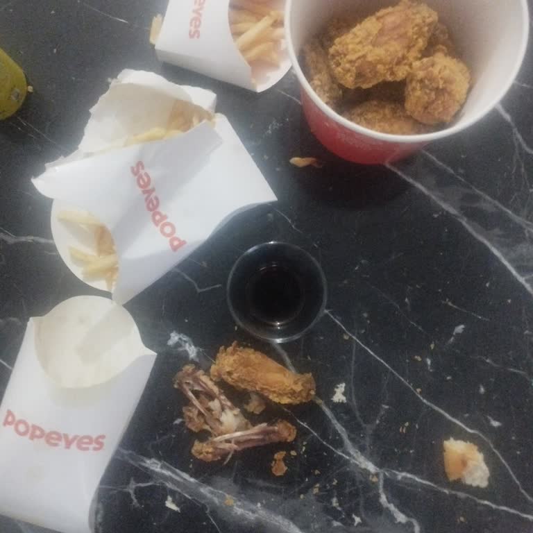 Bozuk Tavuk Nedeniyle Popeyes'tan Olumsuz Deneyim Ve İade Talebi
