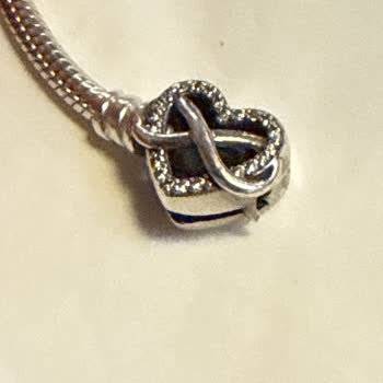 Garanti Kapsamındaki Bilekliğe İlgisiz Ve Saygısız Mağaza Yaklaşımı