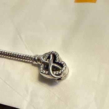 Garanti Kapsamındaki Bilekliğe İlgisiz Ve Saygısız Mağaza Yaklaşımı