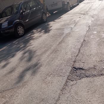 Gece Yarısı Çöp Toplama Gürültüsü Ve Hijyen Sorunları Mahalle Sakinlerini Mağdur Ediyor