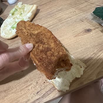 Burger King'den Gelen Sert Ve Bayat Tavuk Çocuklarımı Mağdur Etti