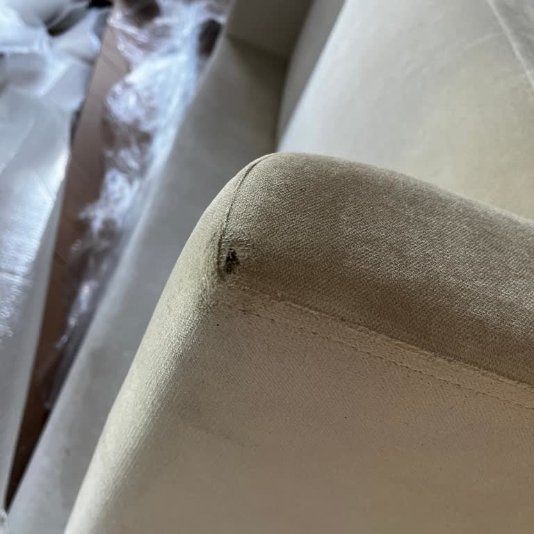 Teslimatta Yırtık Koltuk Mağaza Ve Servis Çözüm Sunmuyor