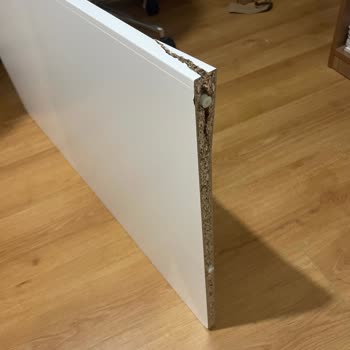 Kırık Gardırop Paneli İçin Çözüm Bekliyorum