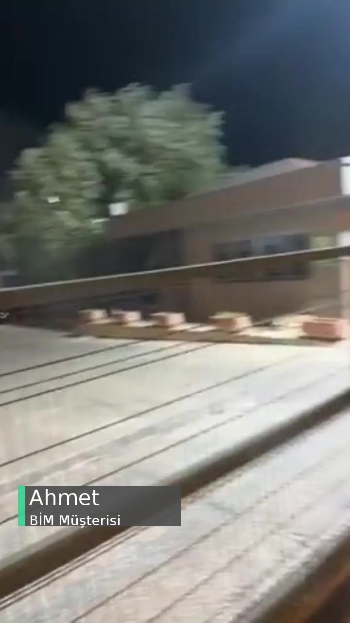 BİM Kaç Saattir Dışarıda Bekliyorum! videonun kapak resmi