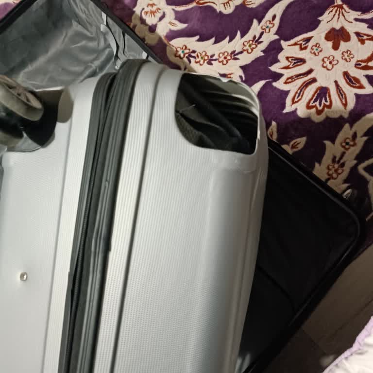 Ajet Uçuşu Sonrası Valizlerimde Hasar Oluştu, Çözüm Sunulmadı