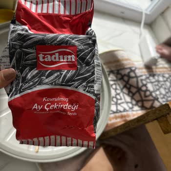 Tadım Çekirdek Paketinden Sert Cisim Çıktı, Dişim Zarar Gördü Ve İletişim Bilgisi Bulunmuyor