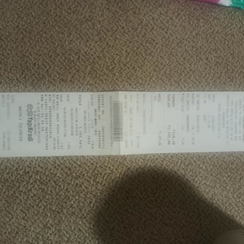 Stradivarius Sandaletin Tabanı 5 Kez Giyince Parçalandı