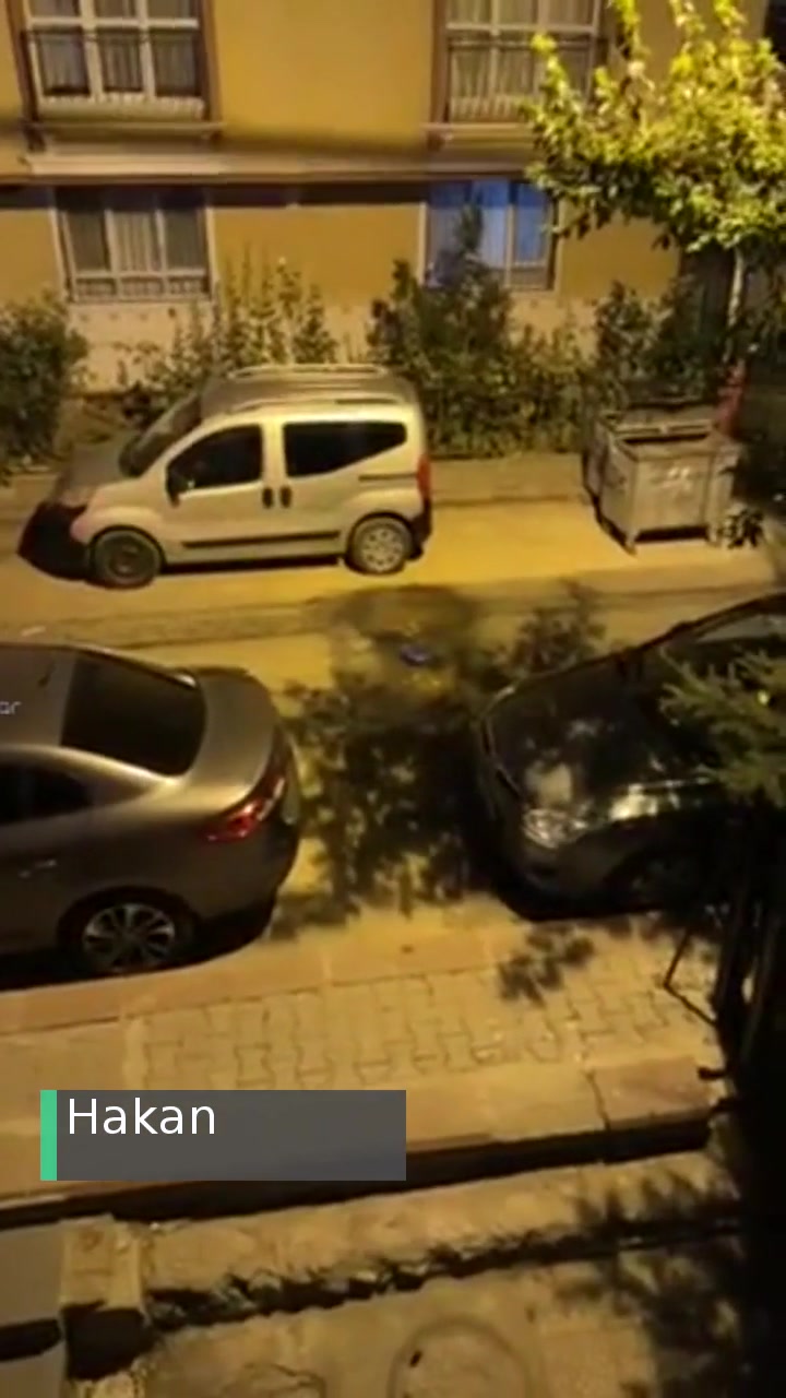 Yenimahalle Belediyesi Çöp Kamyonları Pislik Akıtarak Her Gün Böyle Geçiyor videonun kapak resmi