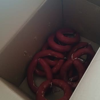 Ambalajsız Ve Etiketsiz Sucuk Satışı, İlgisiz Mağaza Yetkilisi