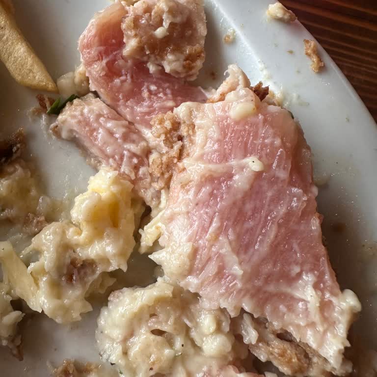 İncir Altı Mezze Restaurant Gelen Yemeğin Tavuğu Çiğdi