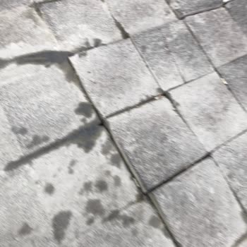 Migros Girişindeki Tehlikeli Parke Taşları Ve İlgisizlik