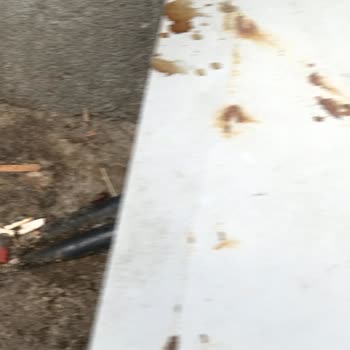 Migros Girişindeki Tehlikeli Parke Taşları Ve İlgisizlik