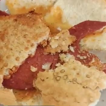 Köfteci Yusuf Video Görüldüğü Gibi Paramparça Ekmek İle Tost Yapıp Servis Ettiler!