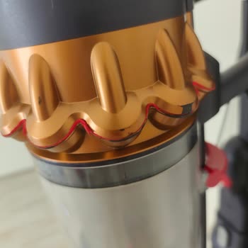 I Face Rubber and Paint Wear on Dyson Gen5 Vacuum Main Body Despite Warranty