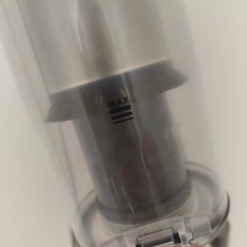 I Face Rubber and Paint Wear on Dyson Gen5 Vacuum Main Body Despite Warranty