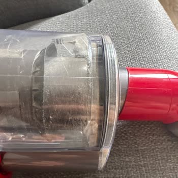 I Face Dust Leakage and Electrical Issues on My Dyson V12 Vacuum Despite Warranty