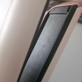 I Face Scratched Plates and Poor Performance on My New Dyson Airstrait