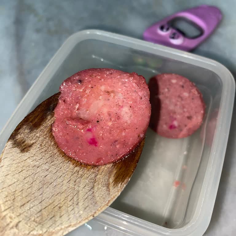 Namet Sucukta Bozulmuş Ve Sağlığı Tehdit Eden Ürünle Karşılaşılması