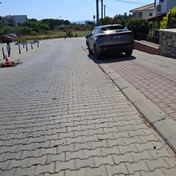 Datçada Kaldırıma Park Edilen Araçlar Yayalara Engel Oluyor