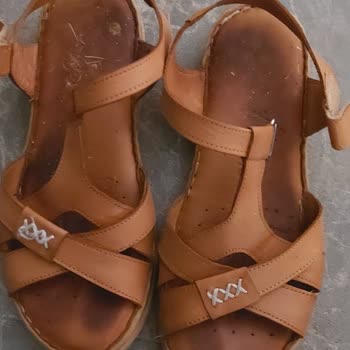 Mamma Mia Sandaletin Boyası Ayaklarımı Lekeliyor, Endişeliyim