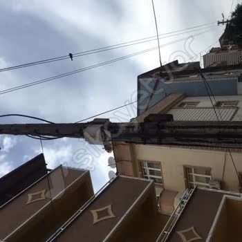 Üç Yıldır Tehlike Saçan Elektrik Direği İçin Acil Müdahale Talebi