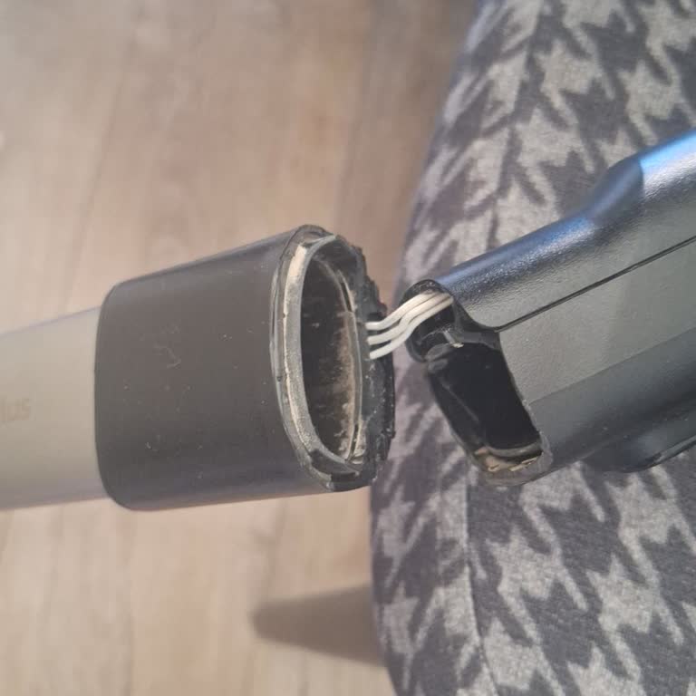 Garanti Süresi Devam Eden Philips Süpürgemin Sapı Kırıldı, Müşteri Hizmetlerine Ulaşamıyorum