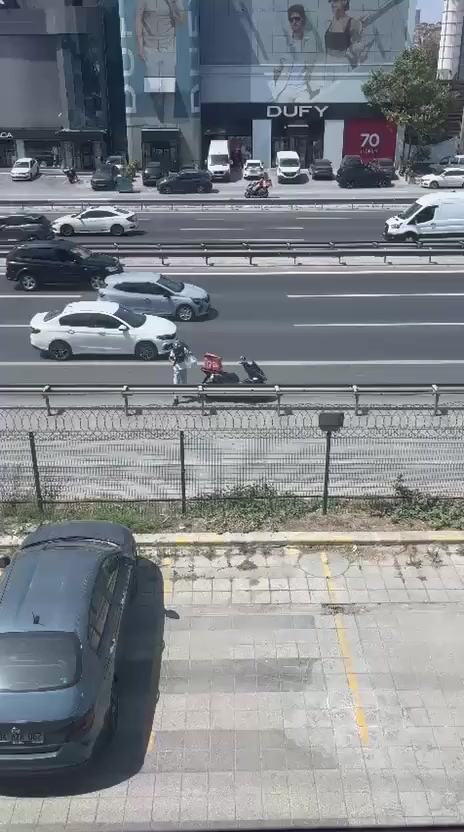 Food Order Was Left By the Trendyol Courier At the Edge of the Highway video cover