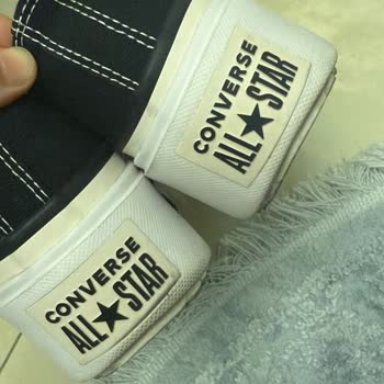 Kısa Sürede Sararan Converse Ayakkabıya Çözüm Sunulmadı