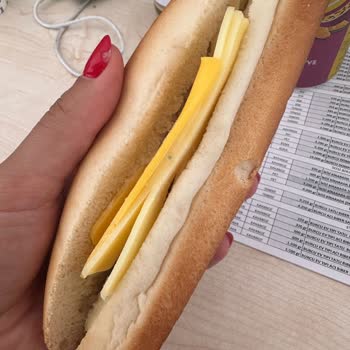 Yeni Alınan Sandviçlerde Küf Sorunu Yaşadım