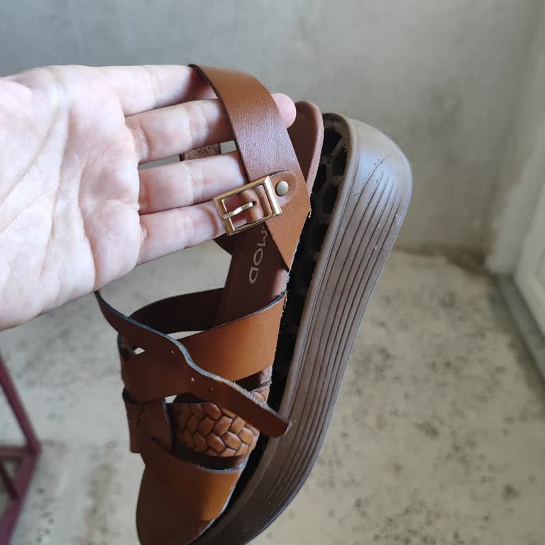 Yarım Saatte Tabanı Ayrılan Sandalet İçin Değişim Ve İade Talebi