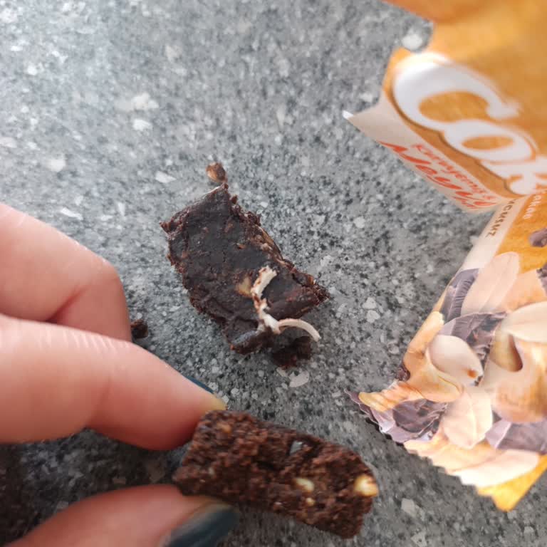 Corny Bar İçinden Lastik Parçası Çıktı, İade Ve Açıklama Talebim Var