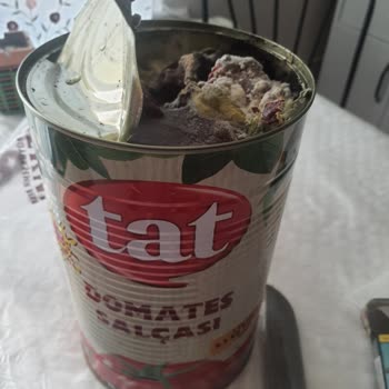 Aldığım Domates Salçası İlk Açıldığında Tamamen Küflü Çıktı