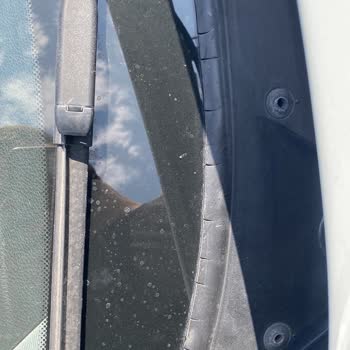 BMW 118i Ön Cam Silecek Izgarasında Deformasyon Ve Su Alma Sorunu