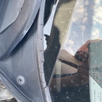 BMW 118i Ön Cam Silecek Izgarasında Deformasyon Ve Su Alma Sorunu