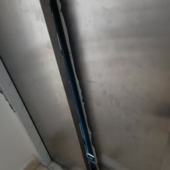 Vestel Teknik Servisi Asansör Kapısını Kırdı, Sorumluluk Almadı