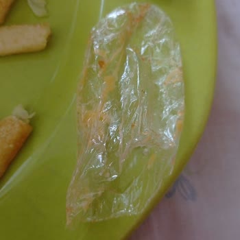 Hamburgerin İçinden Çıkan Plastik Parça Hijyen Ve Sağlık Endişesi Yarattı