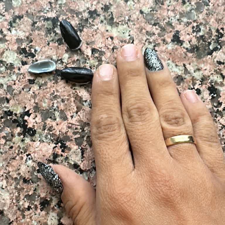 Protez Tırnak Hizmetinde Kısa Sürede Yaşanan Sorun Ve Ücret İadesi Talebi