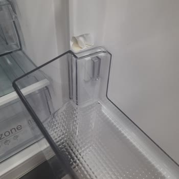 Arçelik Buzdolabı Sıfır Aldım Ama İçi Hasarlı