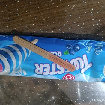 Dondurma Çubuğunda Siyah Çizgiler Ve Tadında Değişiklik