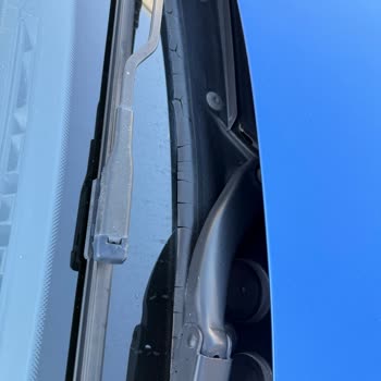 BMW 220d Silecek Fitillerinde Kronik Parçalanma Sorunu