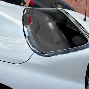 Klima Montajı Sırasında Cam Patladı, Rent A Car Yüksek Masraf Çıkardı